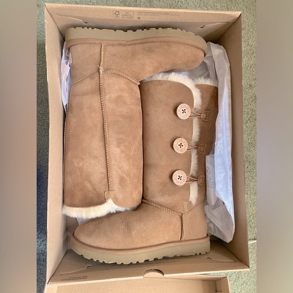 UGG Bailey button boots - Picture 1 of 6